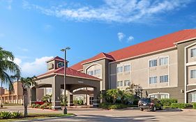 La Quinta Inn & Suites By Wyndham Mercedes Outlet Mall